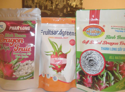 Many products of dried-dragon fruit with ey-catching packings