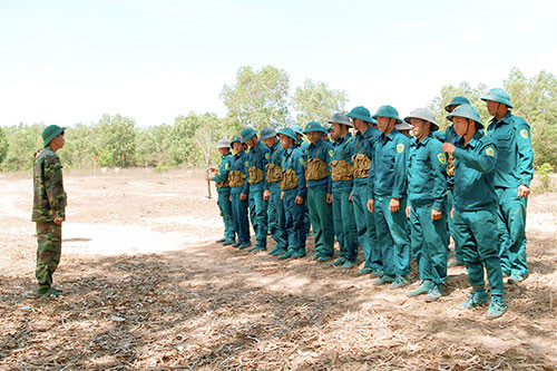 Với khẩu hiệu “Vượt nắng mưa say sưa luyện tập”, lực lượng DQTV hành quân ra bãi tập.