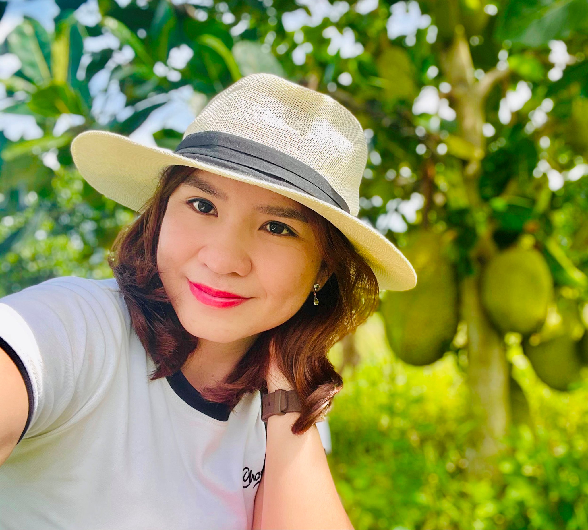 Hồng Châu .