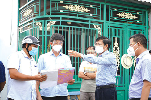 Chủ tịch UBND tỉnh Lê Tuấn Phong kiểm tra,  chỉ đạo chống dịch tại Phan Thiết.