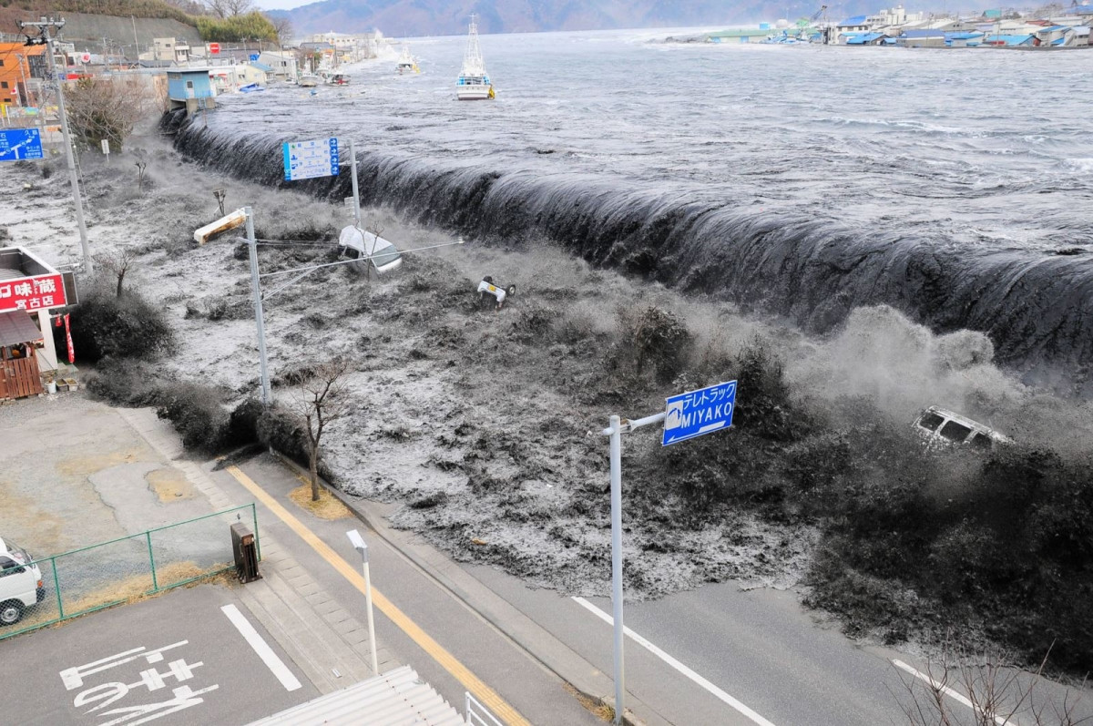 Hình ảnh sóng thần tấn công Nhật Bản trong thảm họa kép động đất-sóng thần năm 2011. Ảnh: The Atlantic