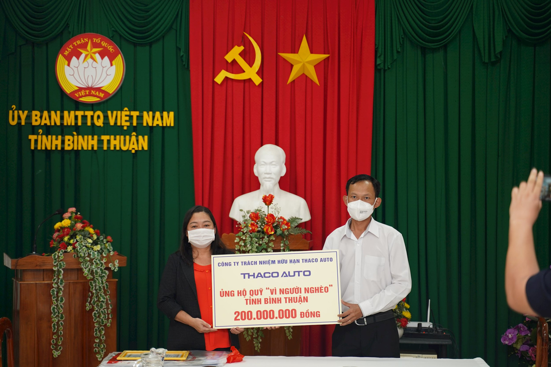 Bình Thuận Tiếp nhận ủng hộ quà Tết Nhâm Dần và trang thiết bị phòng  chống dịch COVID19  Ảnh thời sự trong nước  Văn hoá  Xã hội  Thông