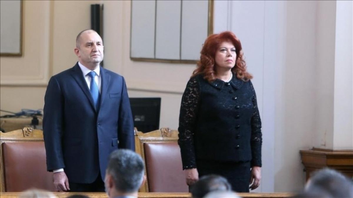 Tổng thống Bulgaria Rumen Radev (trái) và cấp phó Iliana Iotova trong buổi lễ tuyên thệ nhậm chức