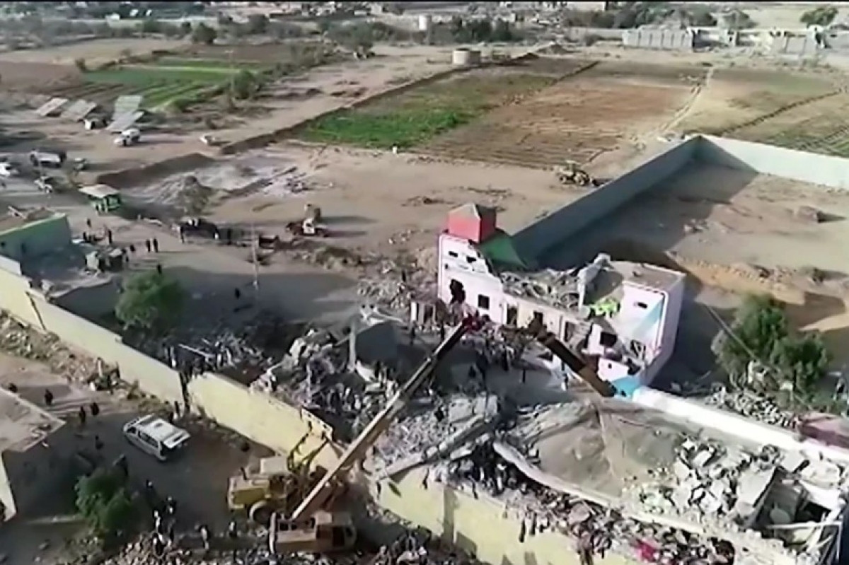 Nhà tù bị không kích ở Yemen. Ảnh: AFP.