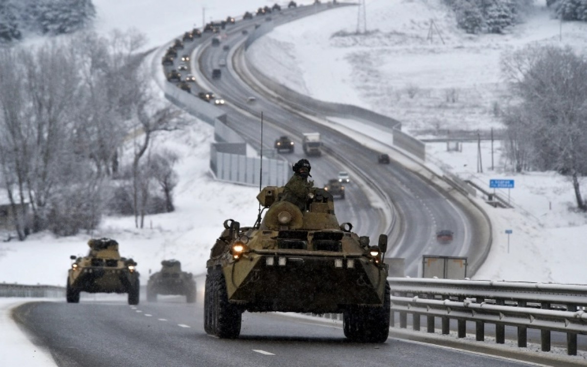 Đoàn xe thiết giáp của Nga ở Crimea vào tháng 1/2022. Ảnh: AP.