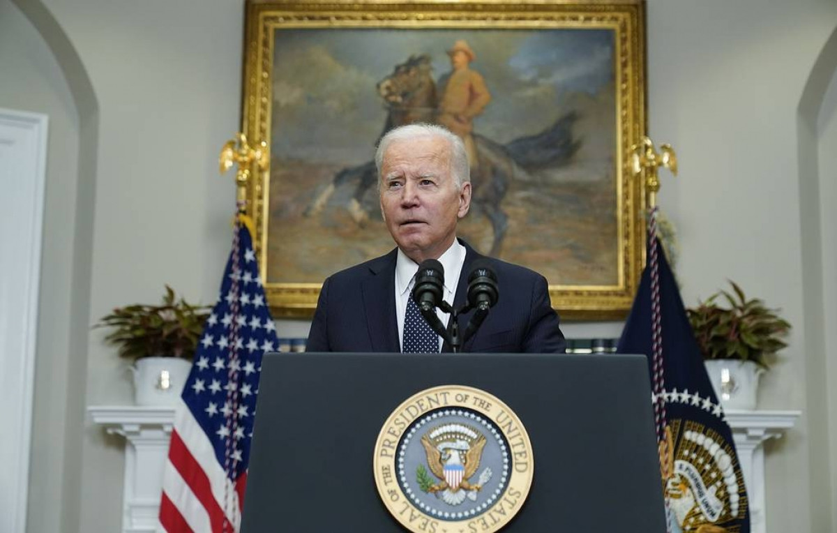 Tổng thống Mỹ Biden đã ký một sắc lệnh hành pháp ngăn chặn các khoản đầu tư, thương mại và tài chính mới của Mỹ chảy vào Donetsk và Luhansk. Ảnh: AP