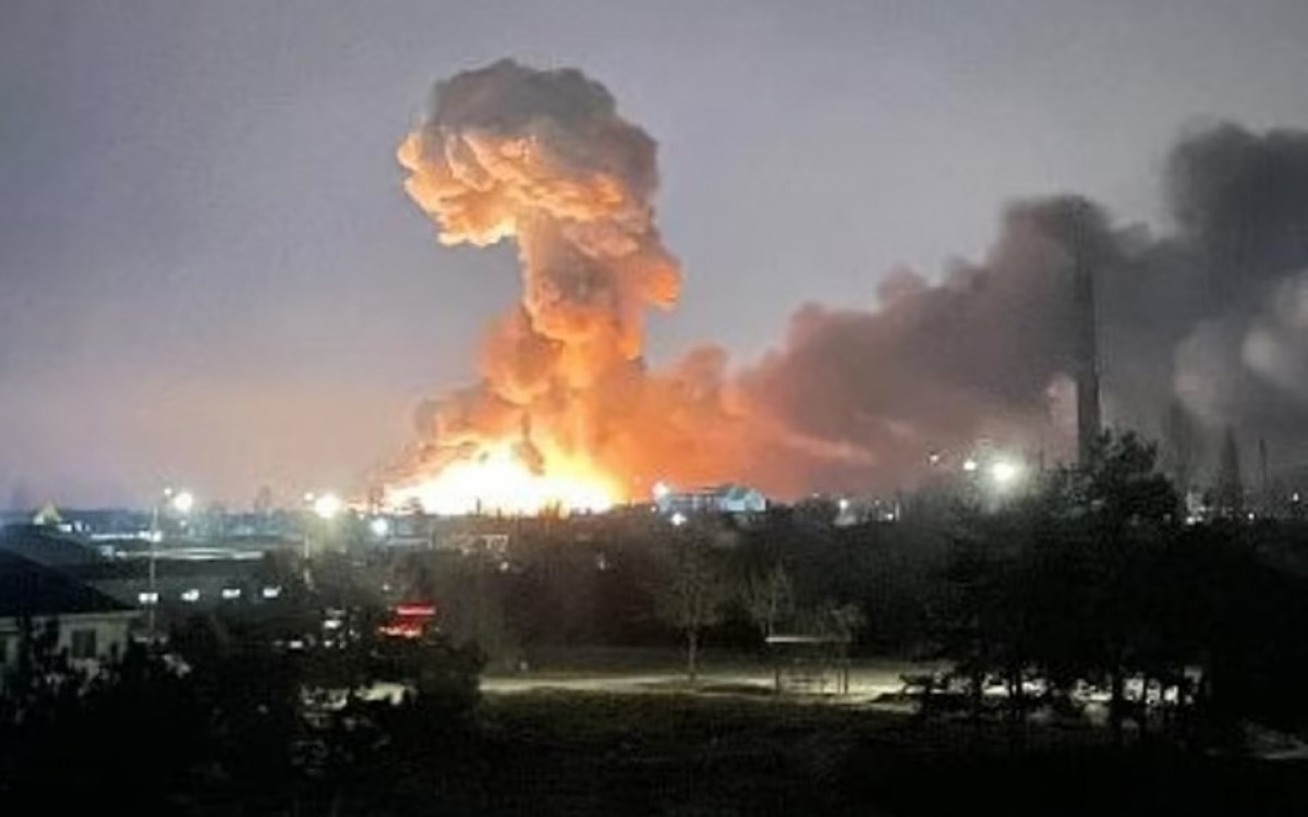 Một vụ nổ ở thủ đô Kiev vào sáng 24/2. Ảnh: Daily Mail.
