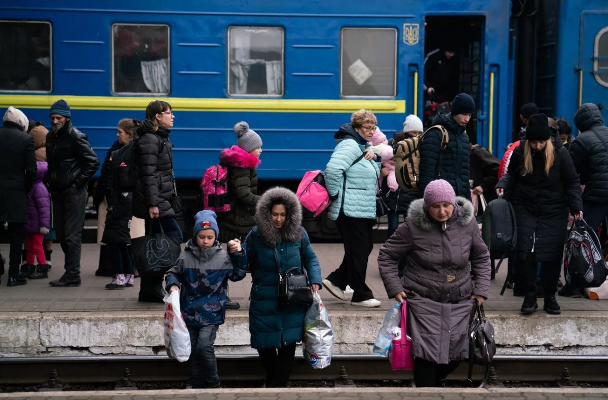 Người dân tới Lviv, Ukraine bằng tàu. Ảnh: NPR