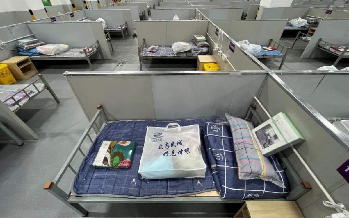 Giường bệnh trong khu vực bệnh viện tạm thời dùng để điều trị Covid-19 tại Thượng Hải, Trung Quốc. Ảnh: AFP.
