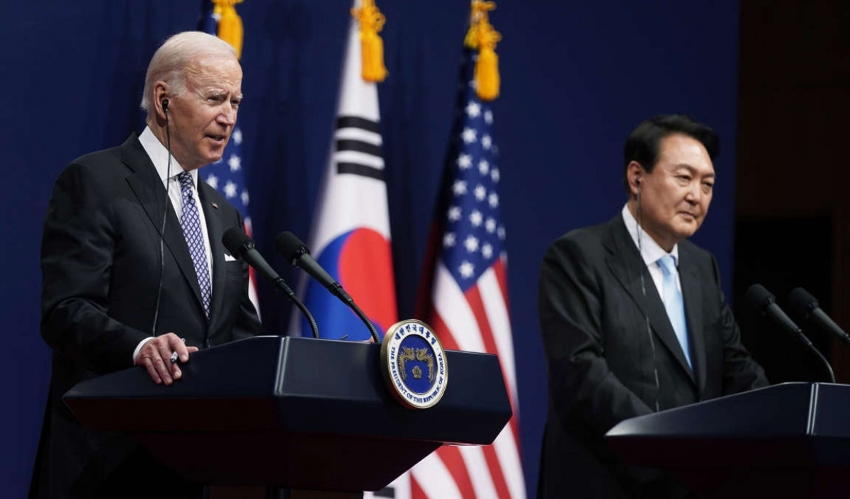 Tổng thống Biden và Tổng thống Yoon họp báo chung ở Seoul vào hôm 21/5. Ảnh: AP.