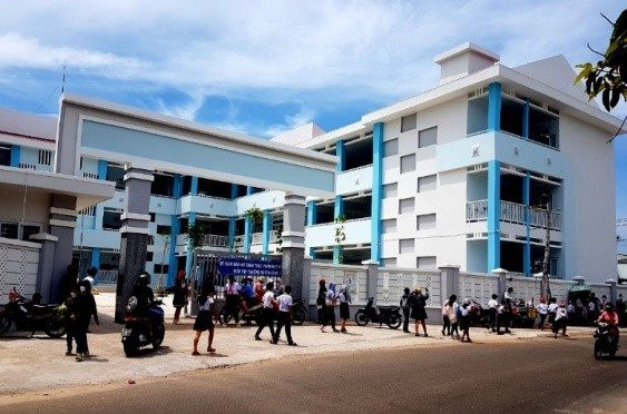 Khang Trang Ngôi Trường Ven Biển