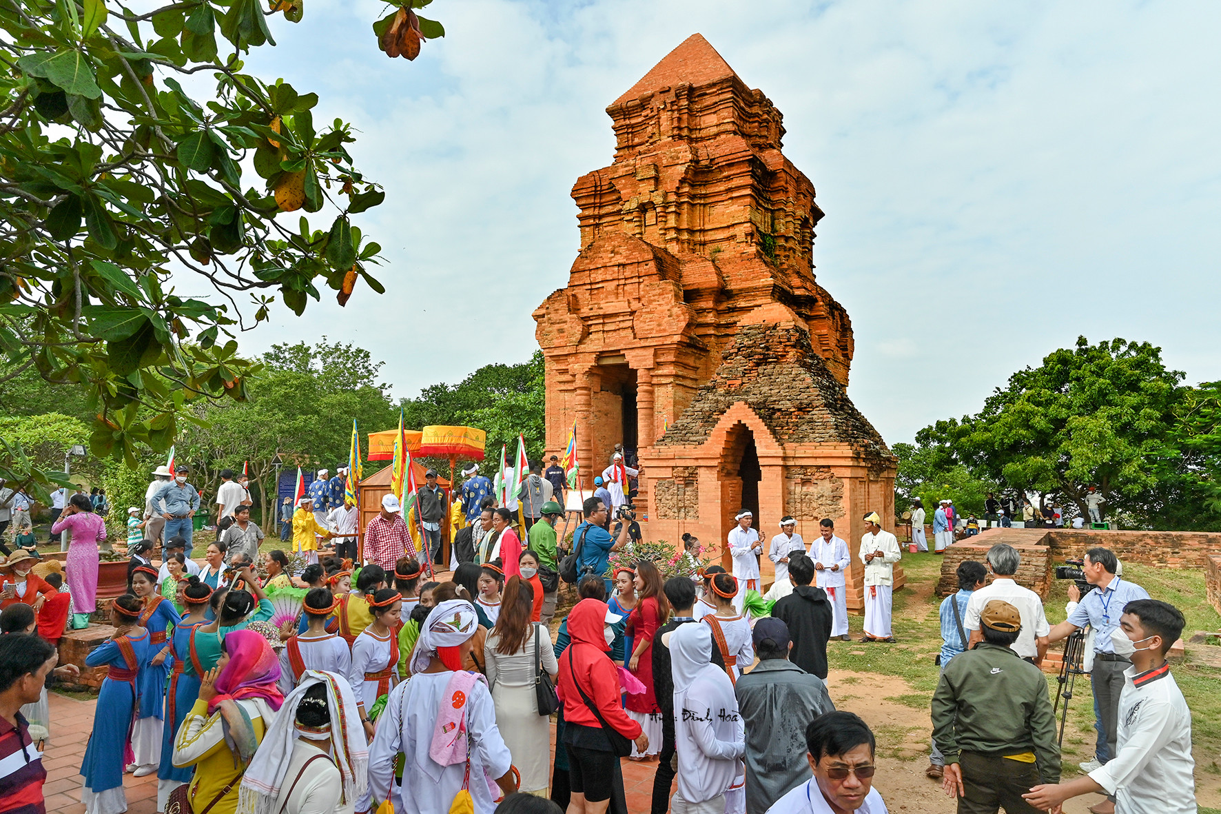 Lễ hội được tổ chức tại cụm đền tháp Chăm Poshainu Phan Thiết