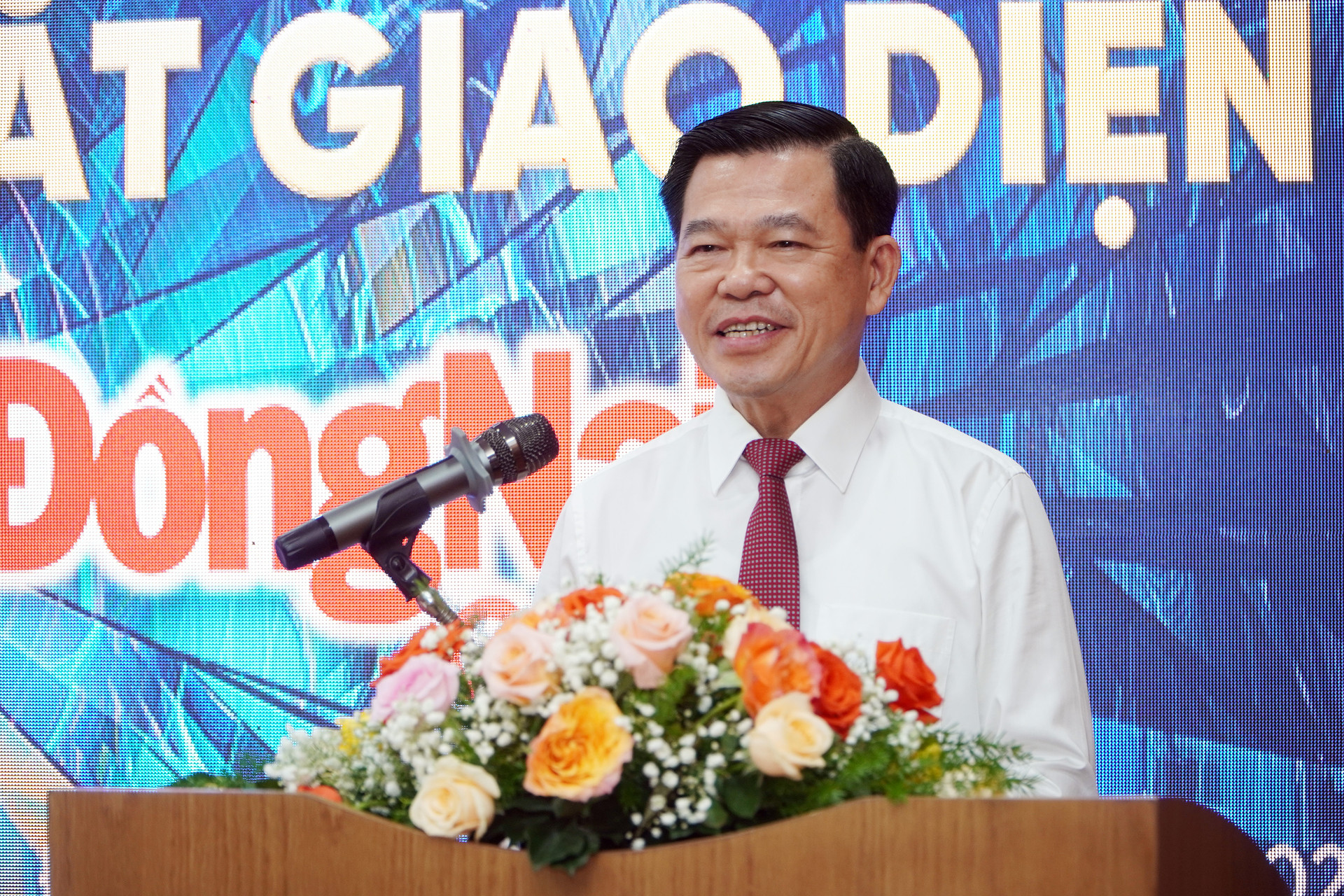 Ông Nguyễn Hồng Lĩnh, Ủy viên Trung ương Đảng, Bí thư Tỉnh ủy Đồng Nai phát biểu chúc mừng tại buổi lễ.