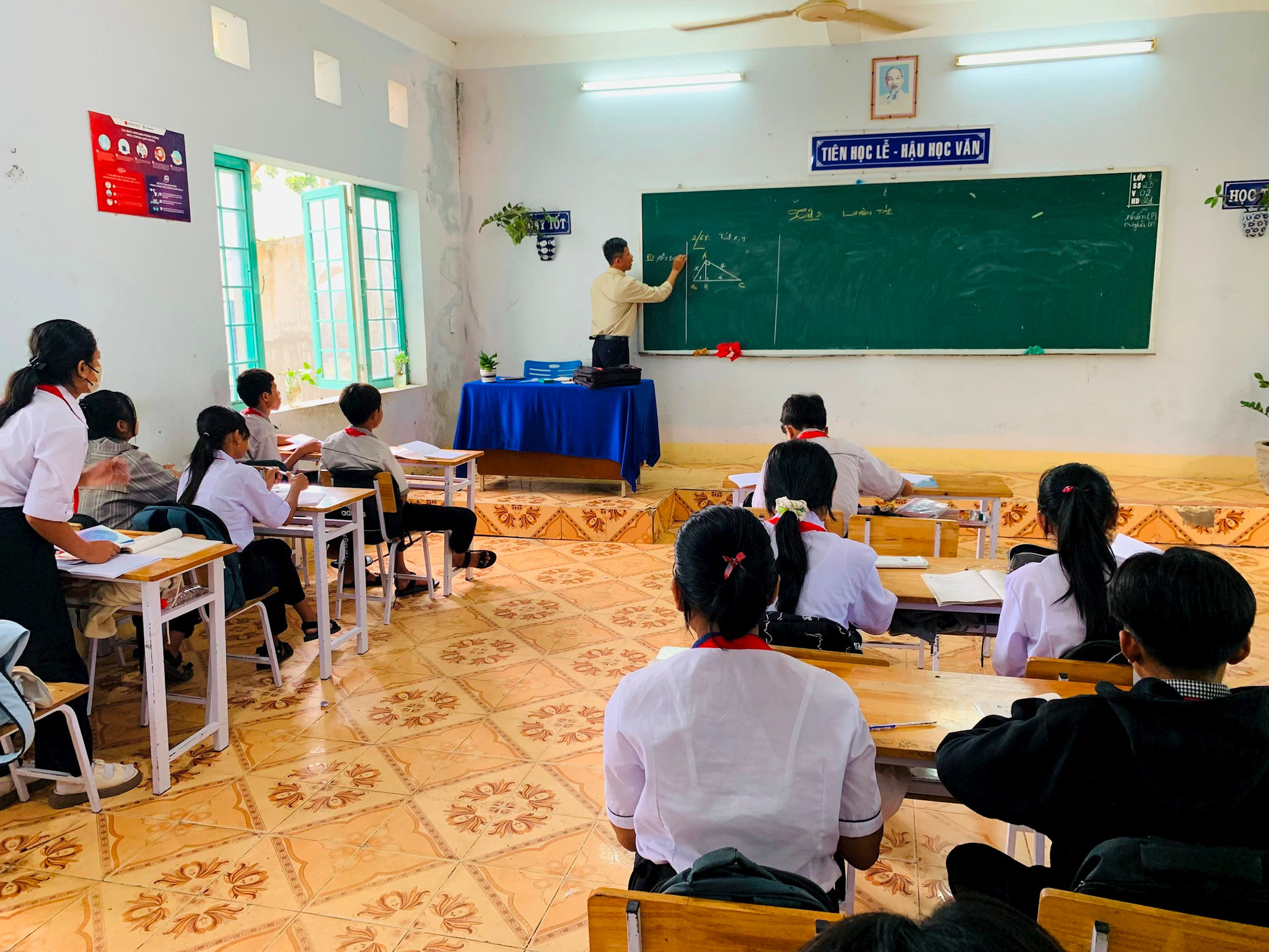 
Bình Thuận thực hiện mức thu học phí năm học 2024 – 2025 ?