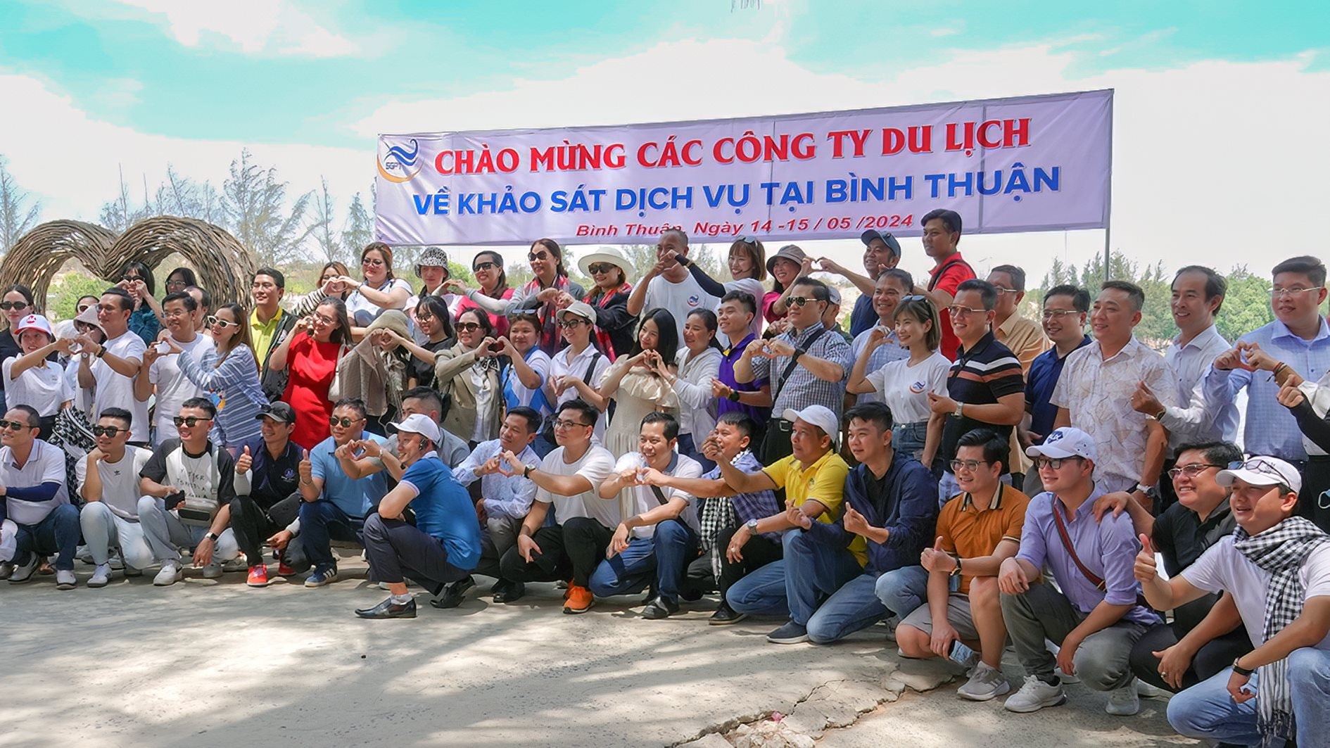 cac-cong-ty-du-lich-khao-sat-dich-vu-tai-binh-thuan-anh-n.-lan-.jpg