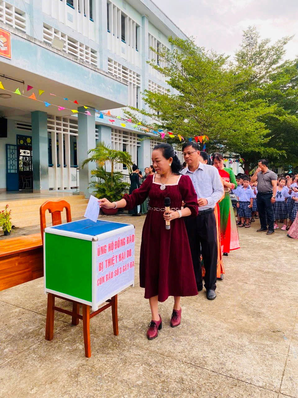 Góp yêu thương gửi đồng bào vùng bão lũ
