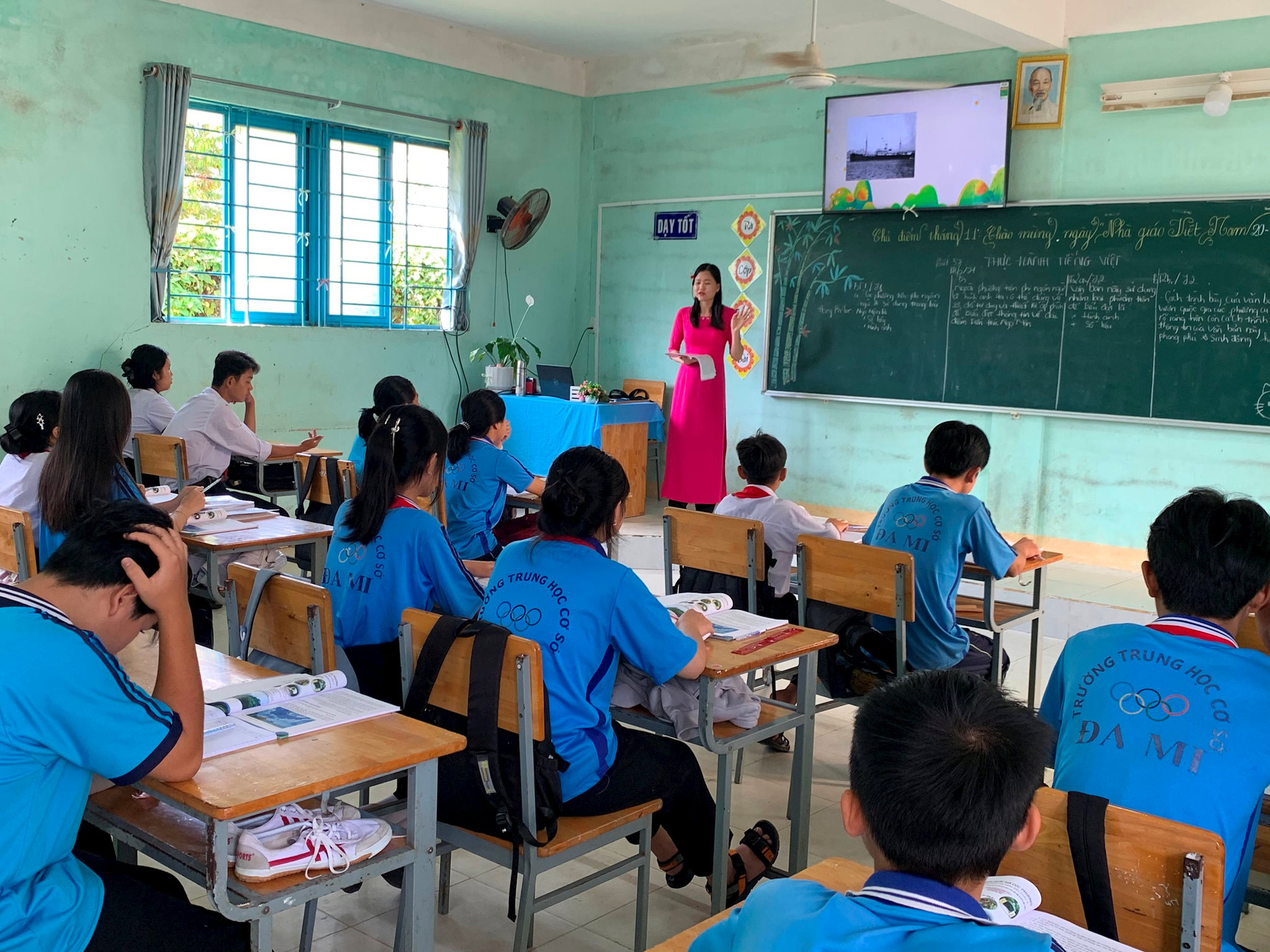 Kỷ niệm 42 năm Ngày Nhà giáo Việt Nam (20/11/1982 - 20/11/2024): Lặng thầm “gieo chữ ” ở vùng cao