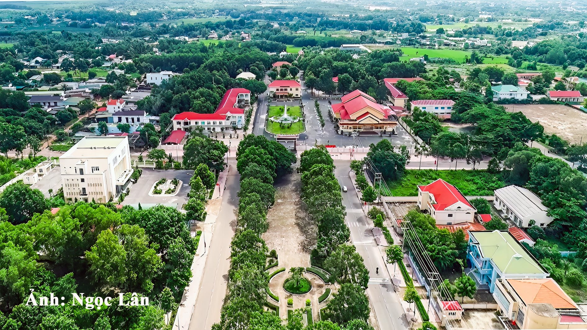 trung-tam-hanh-chinh-thi-xa-la-gi-anh-ngoc-lan-1.jpg