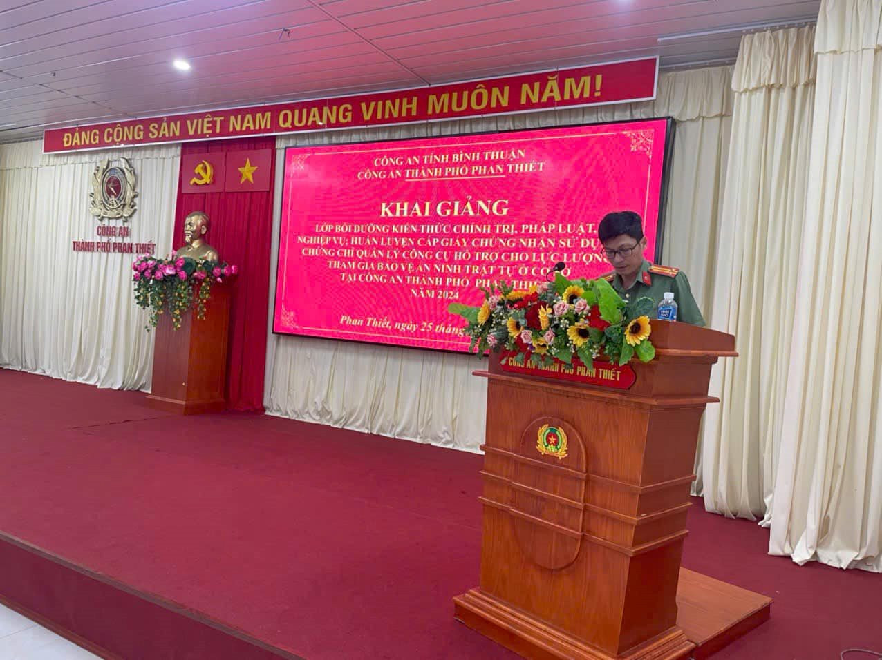 Bồi dưỡng nghiệp vụ cho lực lượng tham gia bảo vệ an ninh, trật tự ở cơ sở