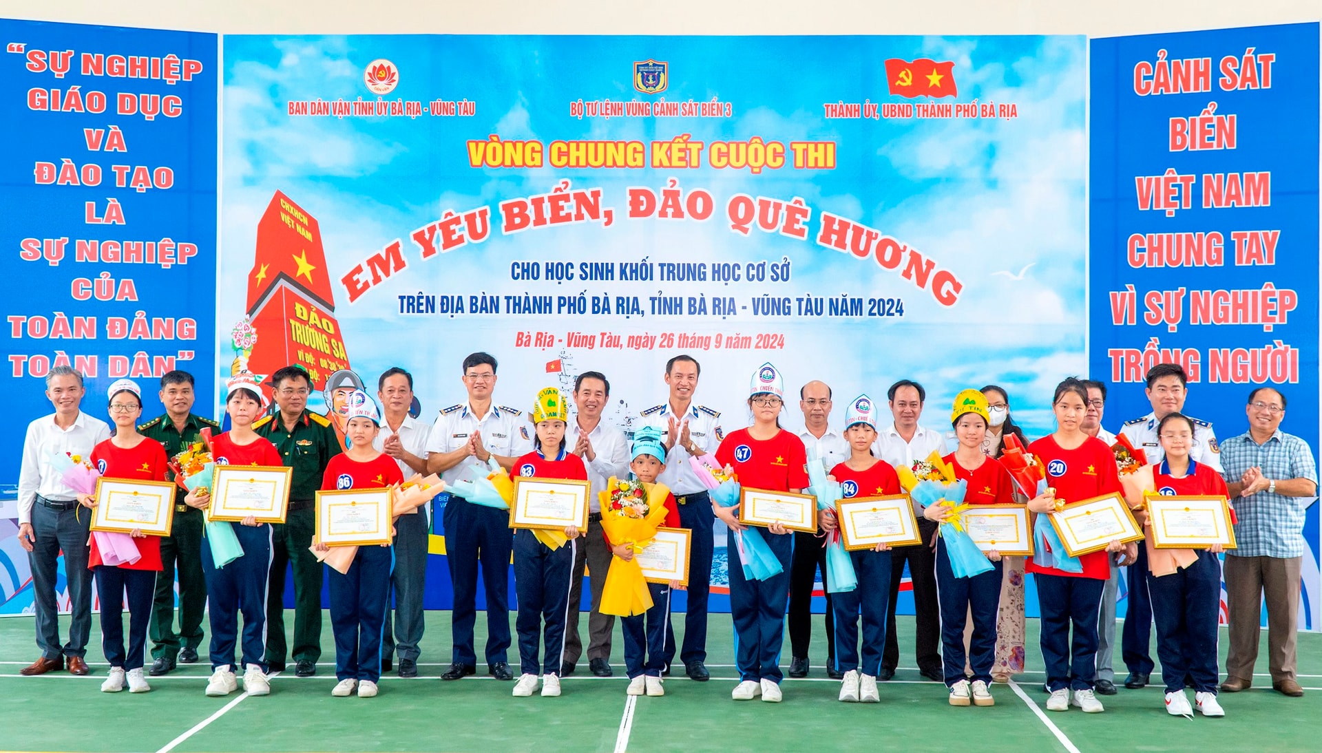 bo-tu-lenh-vung-canh-sat-bien-3-phoi-hop-voi-ban-dan-van-tinh-uy-ba-ria-vung-tau-to-chuc-chung-ket-cuoc-thi-em-yeu-bien-dao-que-huong-cho-100-hs-cua-cac-truong-thcs-tren-dia-ban-tpvung-tau.jpg