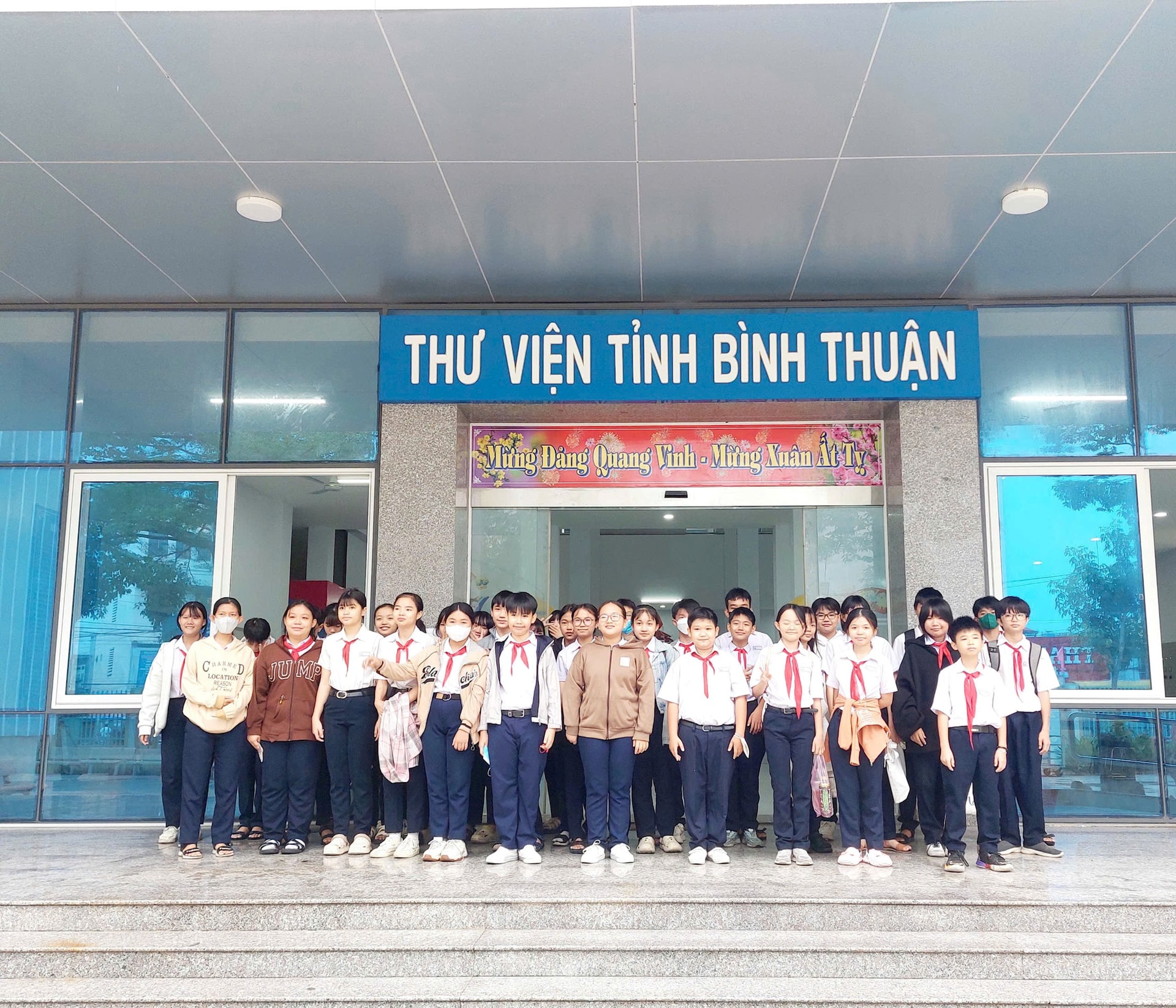 hs-trung-vuong-den-tham-tv.jpg