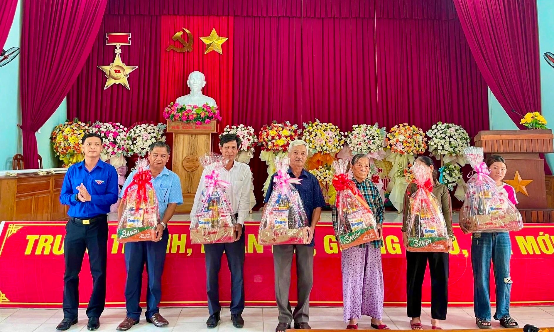 tang-qua-cho-cuu-tnxp-.jpg
