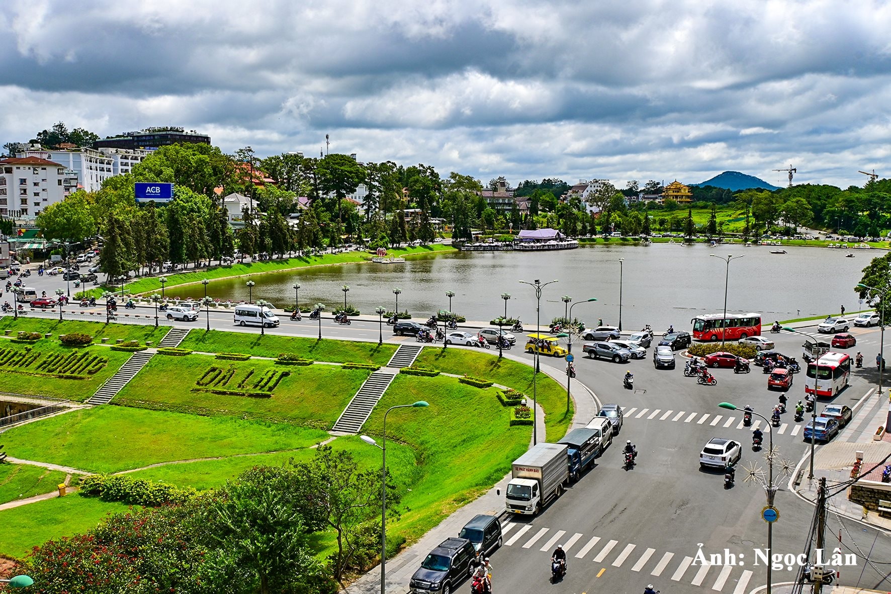 ho-xuan-huong-da-lat-lam-dong-anh-n.-lan-1-.jpg