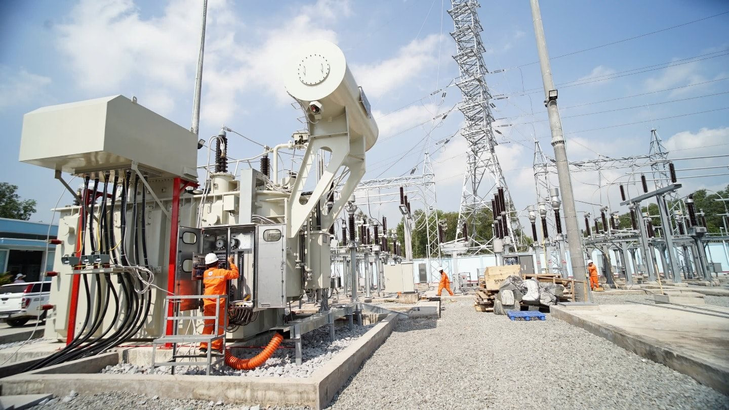EVNSPC tiếp tục đóng điện thành công 6 công trình 110Kv chào mừng 50 năm xây dựng và phát triển