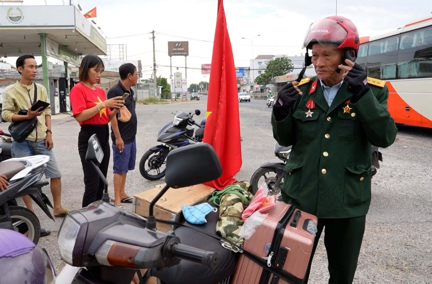 Chiếc xe máy lan tỏa “hương vị” hòa bình