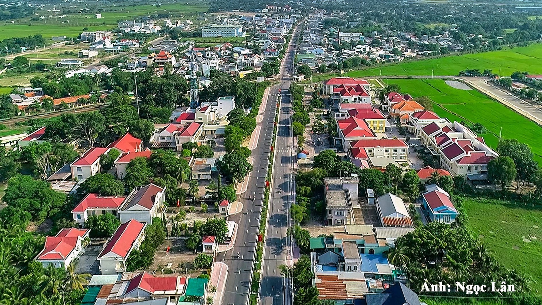 trung-tam-thi-tran-ma-lam-han-thuan-bac-anh-n.-lan-.jpg