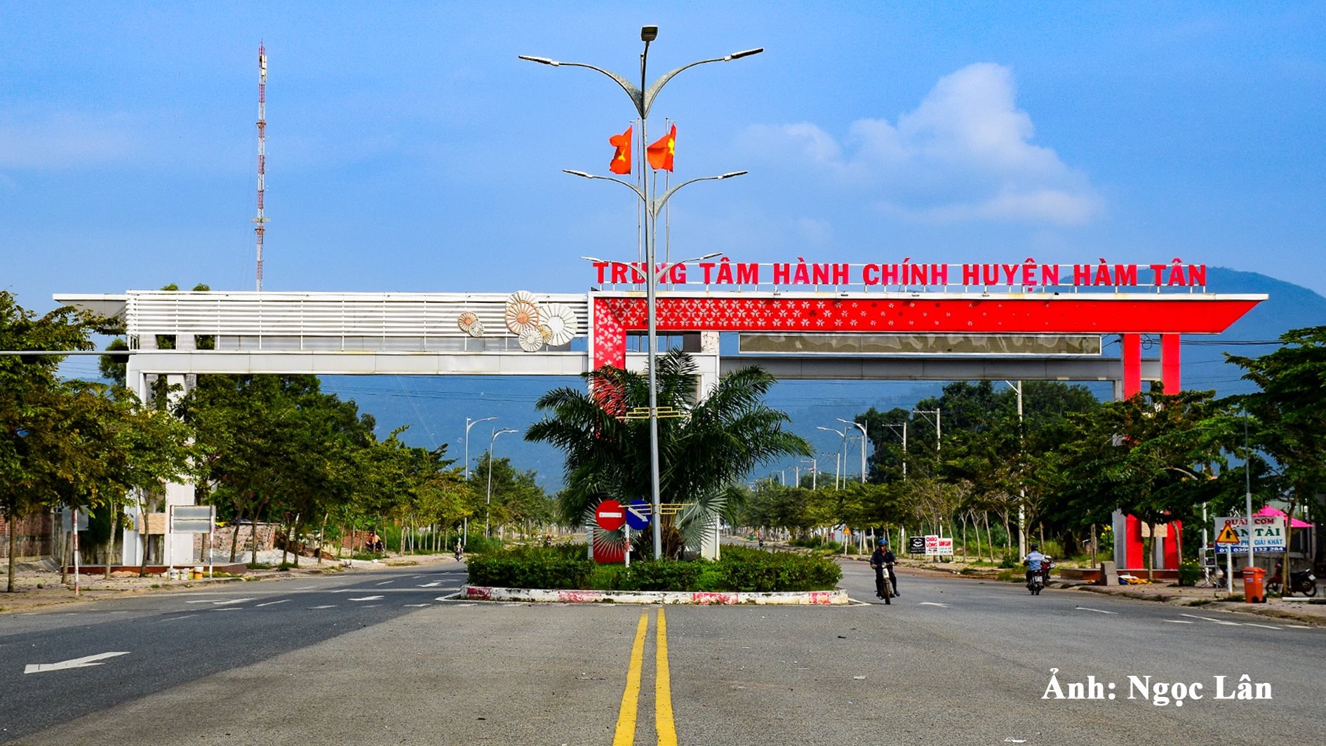 trung-tam-hanh-chinh-huyen-ham-tan-anh-n.-lan-.jpg
