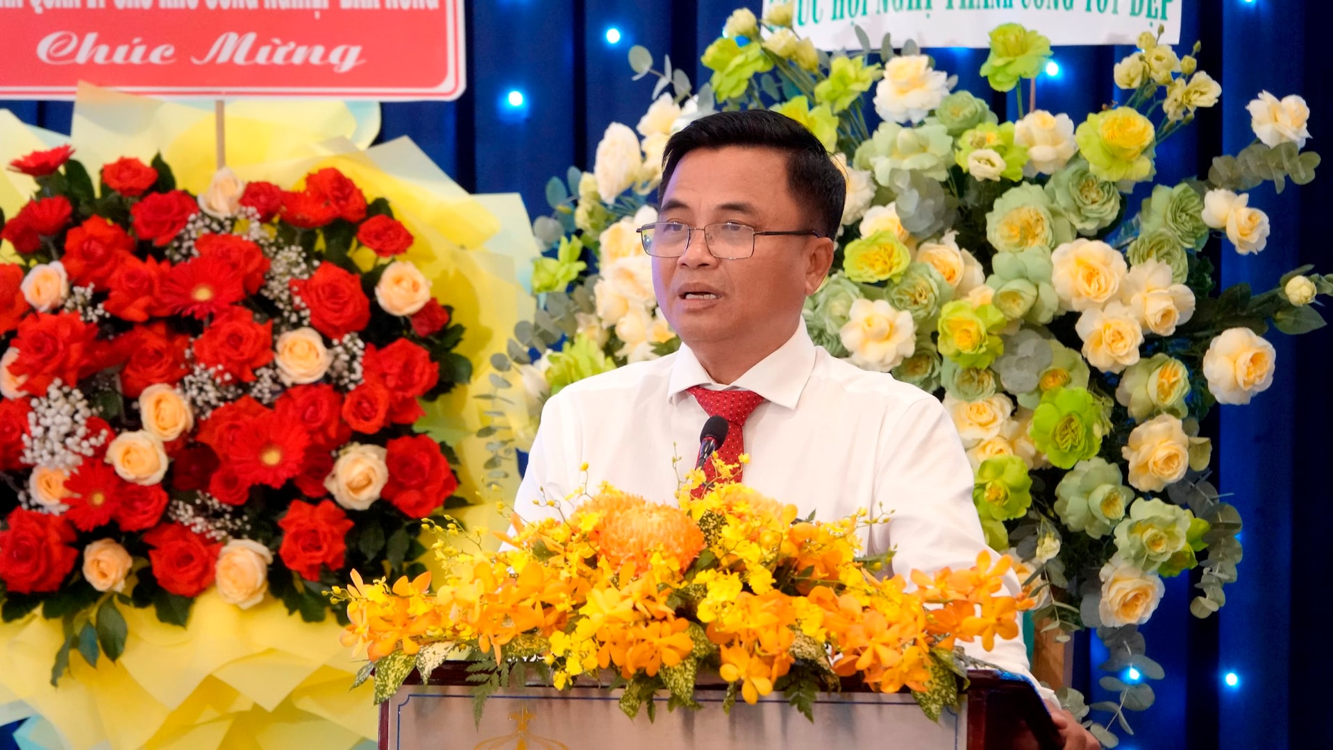 ong-phan-duong-cuong-truong-bql-cac-kcn-phat-bieu-khai-mac.jpg