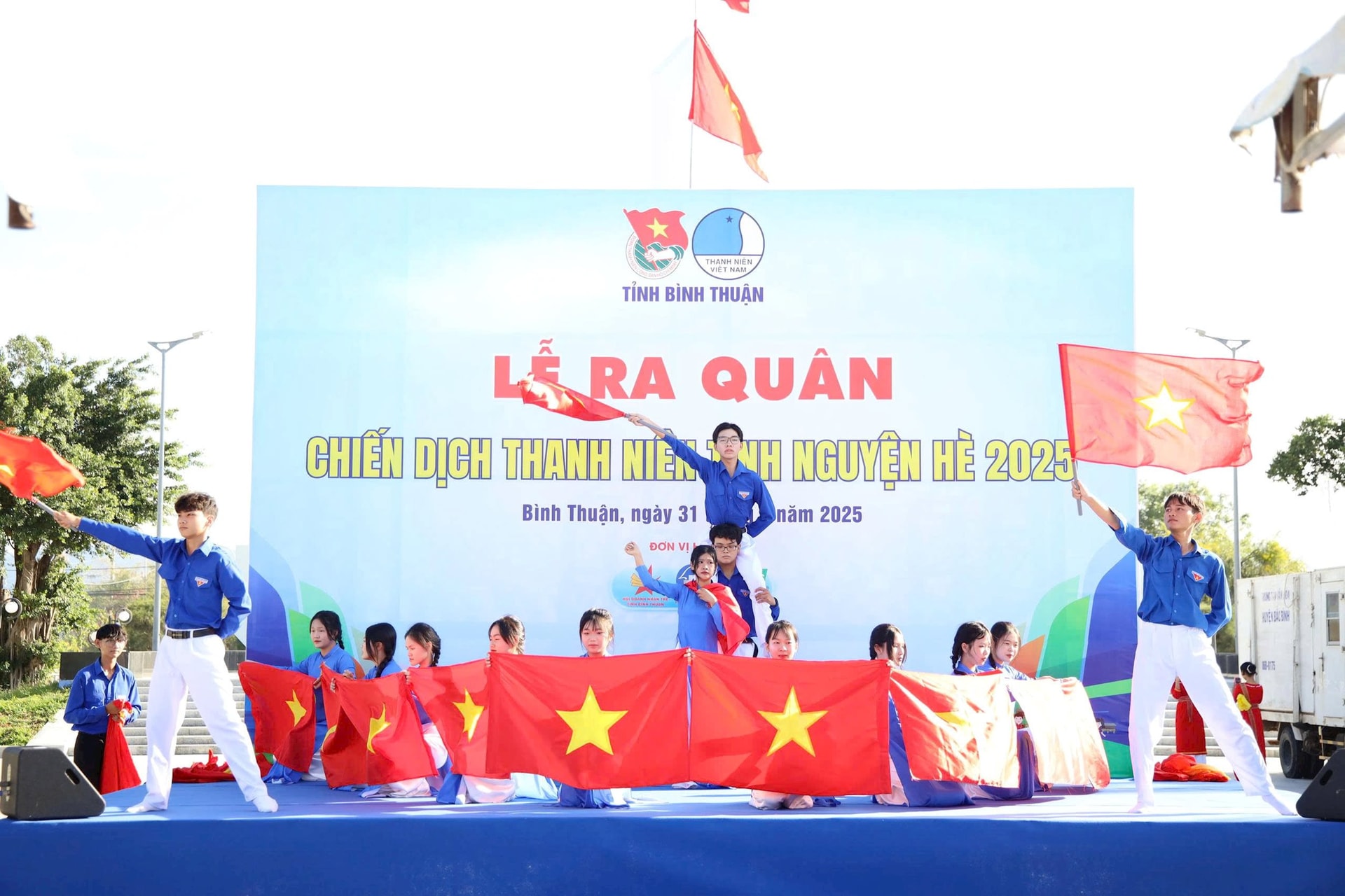 ra-quan-cd-he-4.jpg
