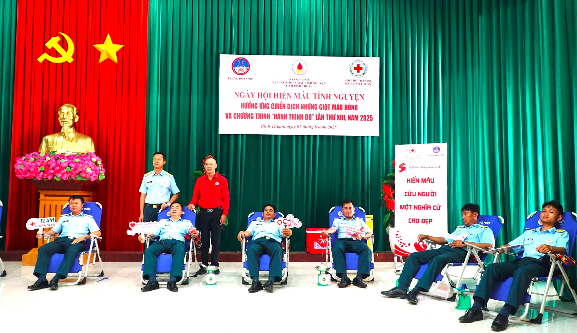 trung-doan-920-hien-mau-3.jpg
