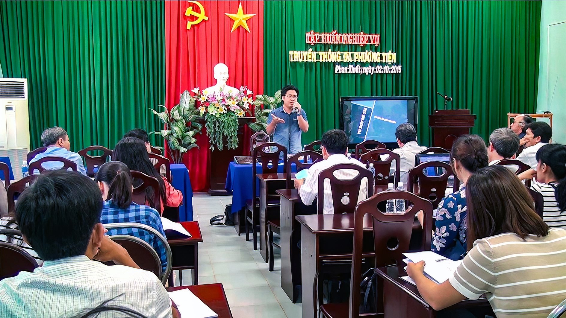 tap-huan-huan-nghiep-vu-cho-phong-vien-anh-n.-lan-1-.jpg