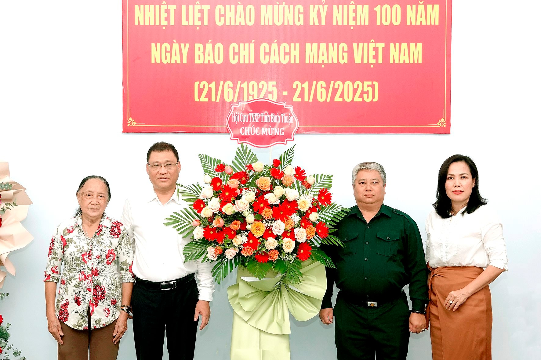 hoi-cuu-tnxp-tinh-tham-chuc-mung-bao-binh-thuan-nhan-ky-niem-ngay-bao-chi-cach-mang-viet-nam-anh-n.-lan-.jpg