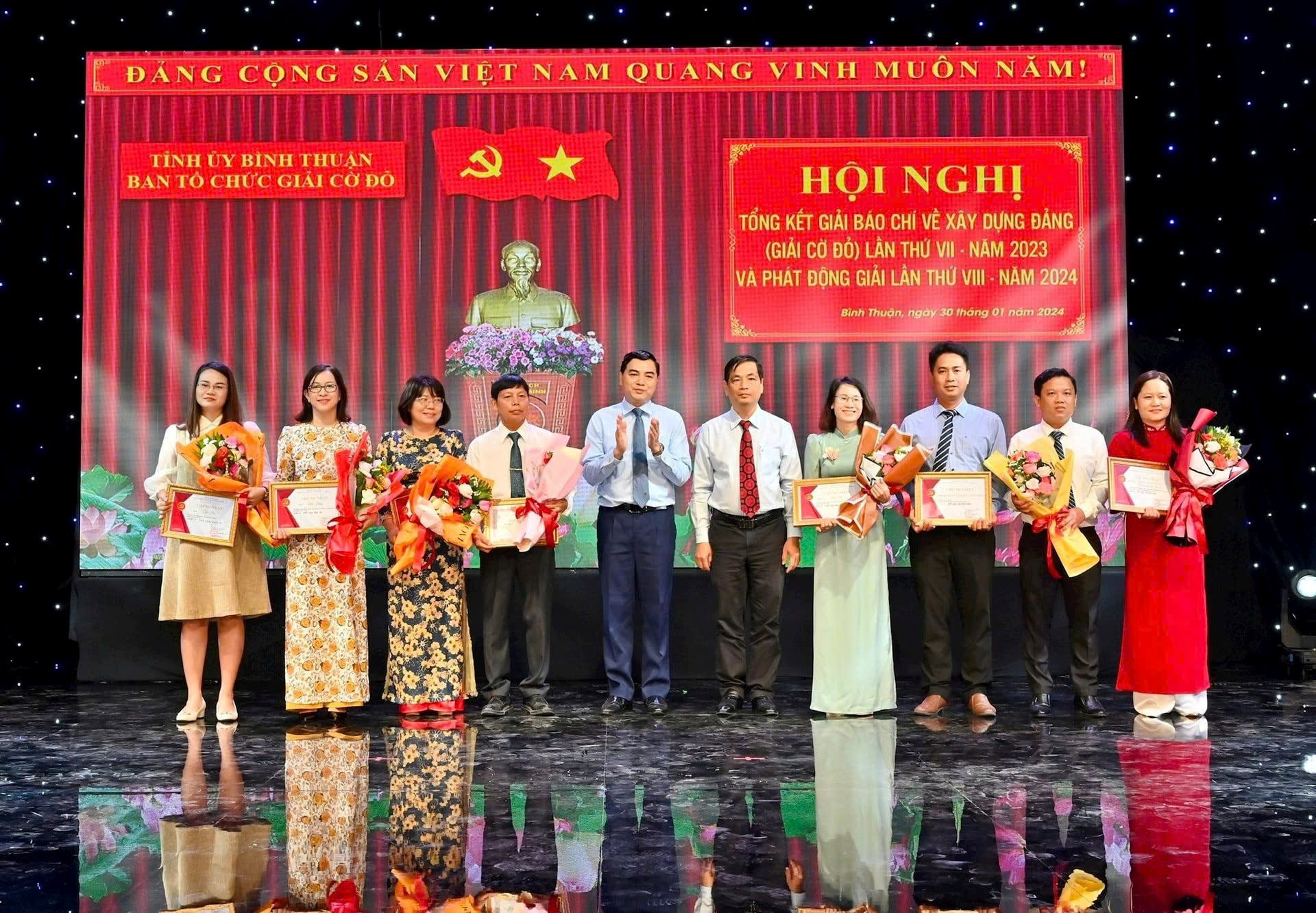 Viết giữa lòng Dân - Gieo niềm tin với Đảng