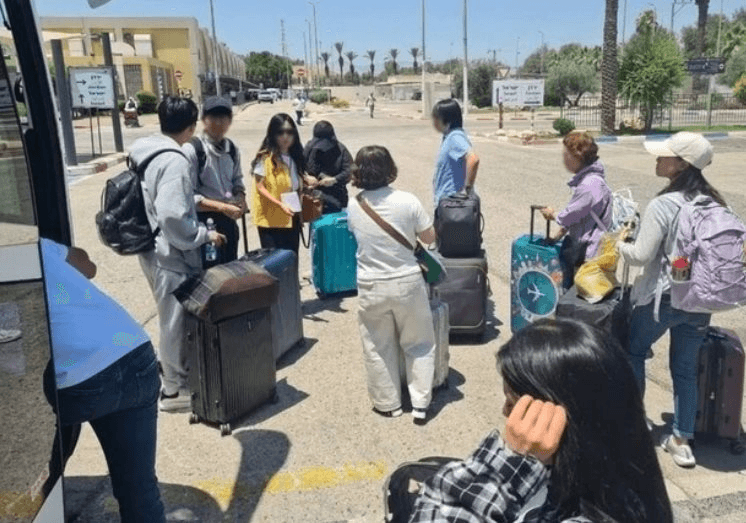 Căng thẳng Israel-Iran: Thêm nhiều quốc gia sơ tán công dân khỏi vùng xung đột
