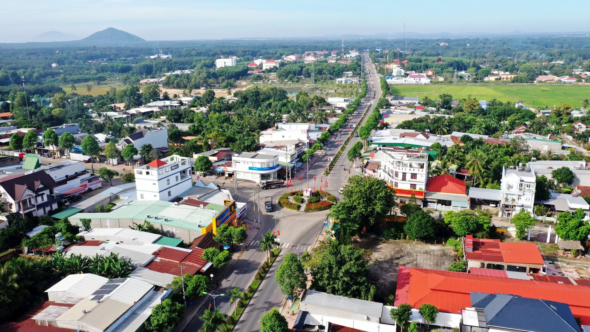 trung-tam-huyen-duc-linh.jpg