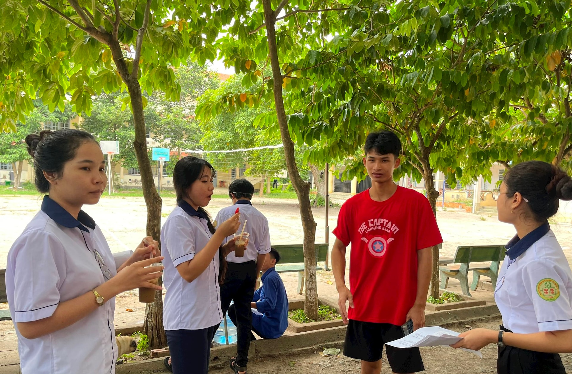 hs-noi-tru-sau-mon-thi-thu-nhat.jpg
