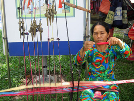 Brocade knitting village of Cham people