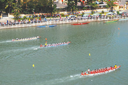 Boat race 
festival welcoming Lunar New Year 2013