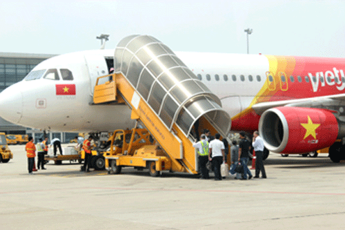 Airlines offer 40-65% price cuts to stimulate domestic travel