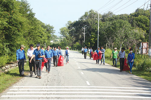 Khu bảo tồn thiên nhiên Tà Cú (Hàm Thuận Nam): Thu gom rác nhân chiến dịch “Làm cho thế giới sạch hơn”