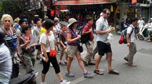 Tourists say visa waiver too short