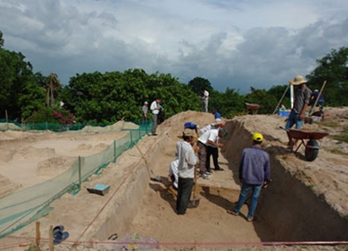 Pre-Sa Huynh tombs discovered in Binh Thuan