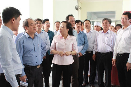 Health Minister Nguyen Thi Kim Tien visited medical facilities in Binh Thuan