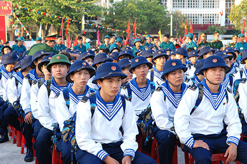 Binh Thuan has 1,600 young men enlist to the army in 2016