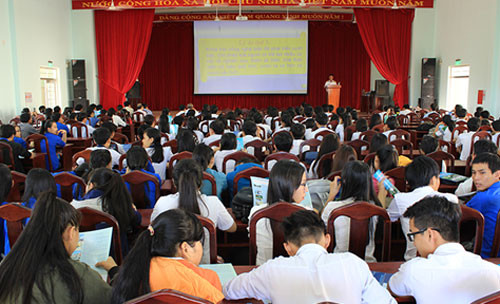 Over 300 students and teachers updated situation of sea and islands