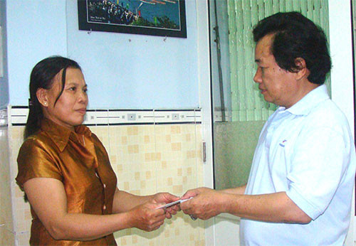 Quỹ “Tấm lòng vàng” Báo Bình Thuận hỗ trợ gia đình chị Phượng